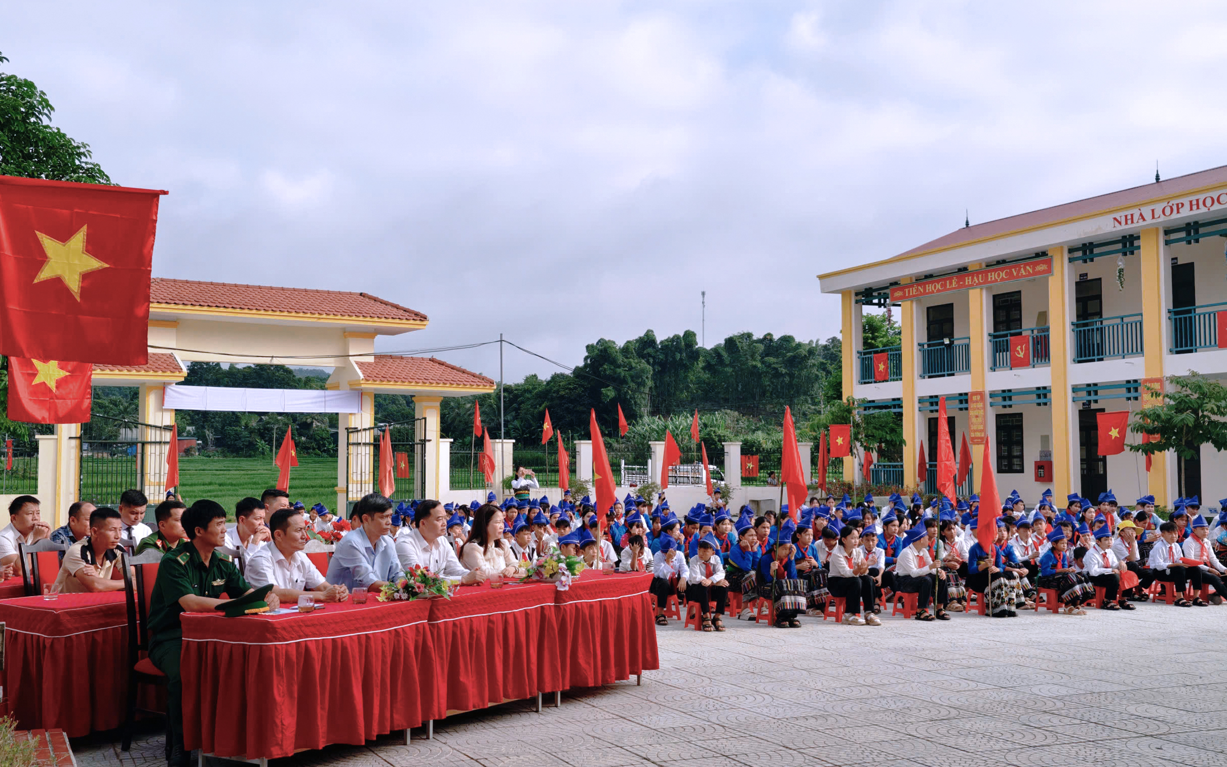 Anh-tin-bai